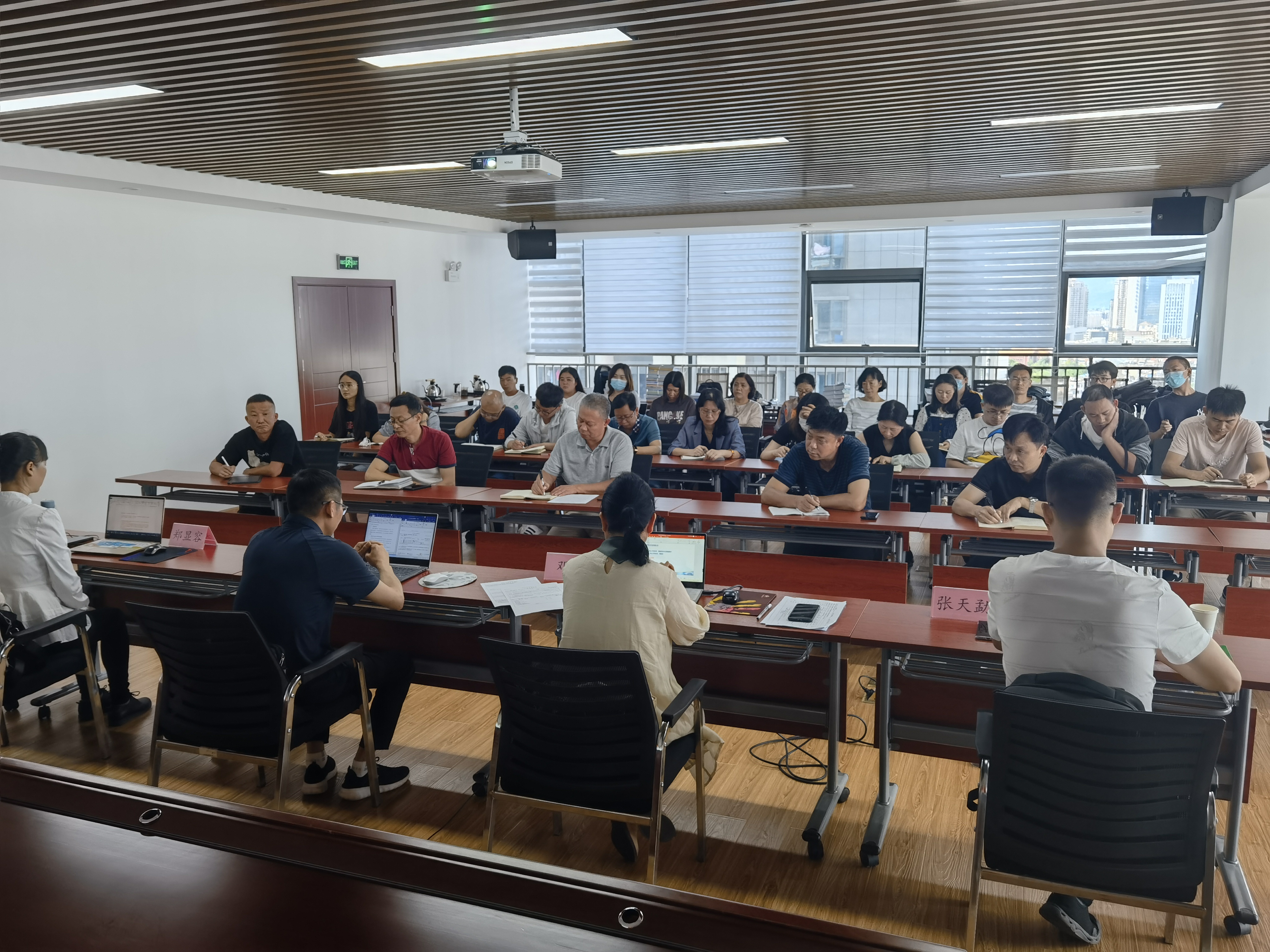公路建设六公司顺利通过“三体系”再认证审核